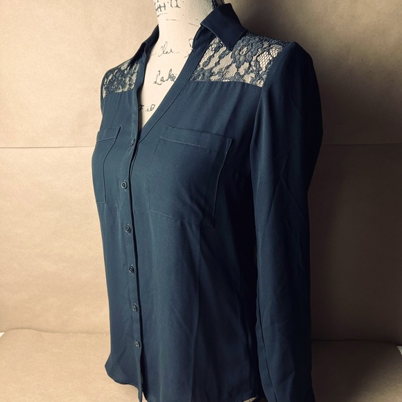 🛍Pre-Loved Express button up with Lacy shoulder area - Picture 2 of 14